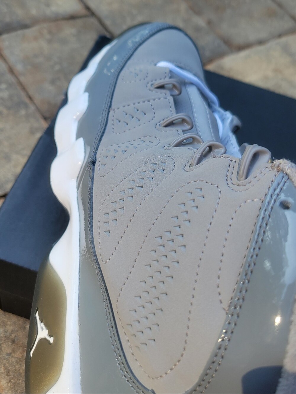 Jordan 9 Retro (GS) "Cool Grey' - Picture 2 of 8